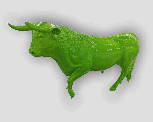 Spanischer Deko Stier grün lackiert